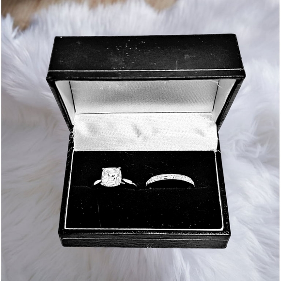 Sterling Silver Engagement Ring Set with Brilliant Square Cut/Baguette CZ Stones - Picture 5 of 11